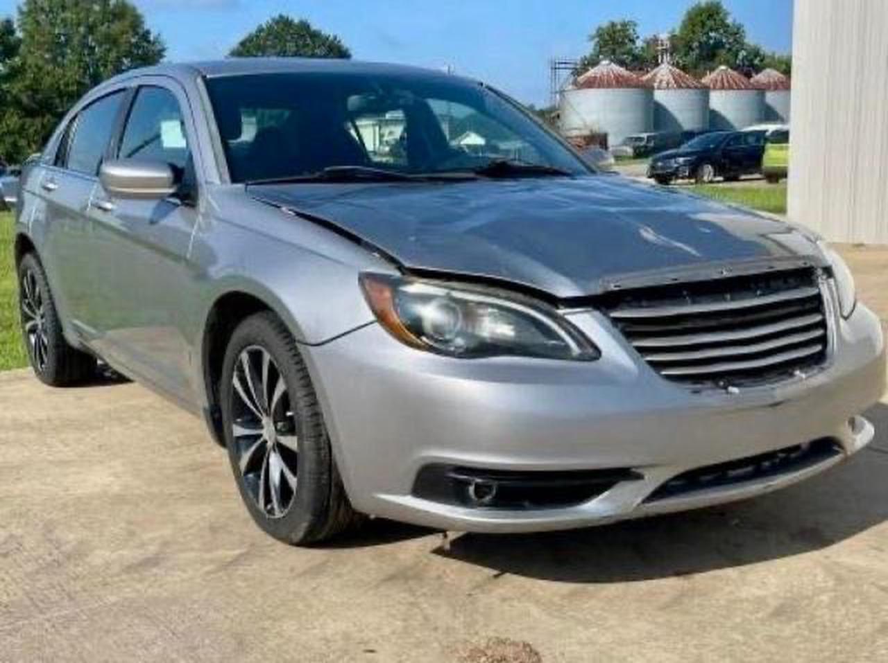 2013 Chrysler 200 Touring