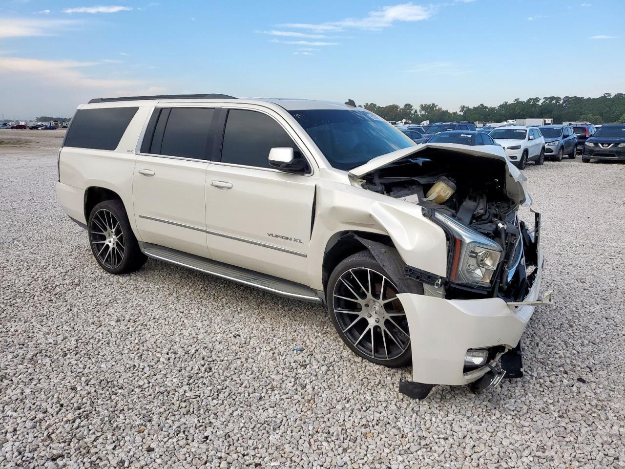 2015 GMC Yukon Xl C1500 Slt - Image 4