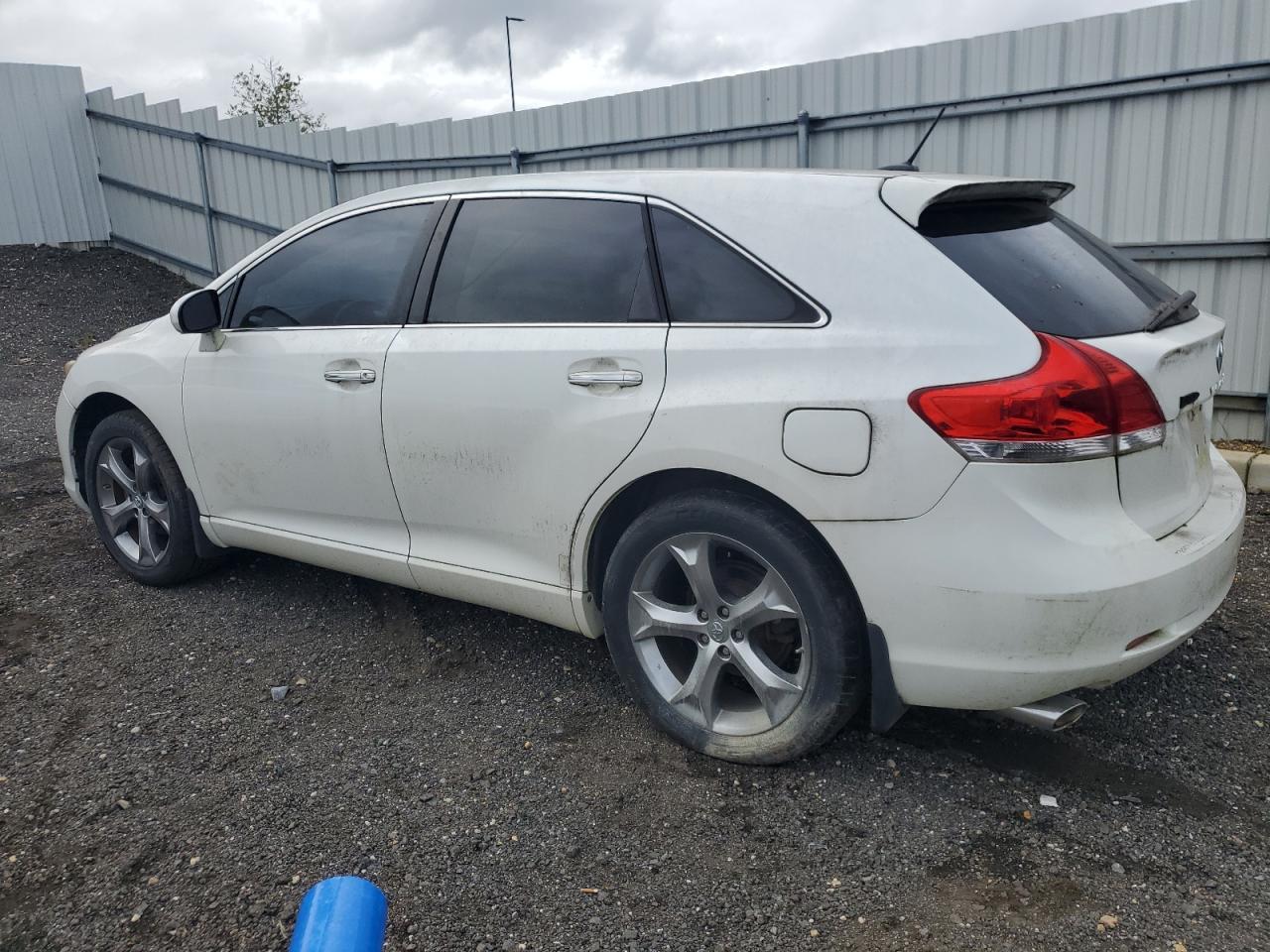 2011 Toyota Venza - Image 2