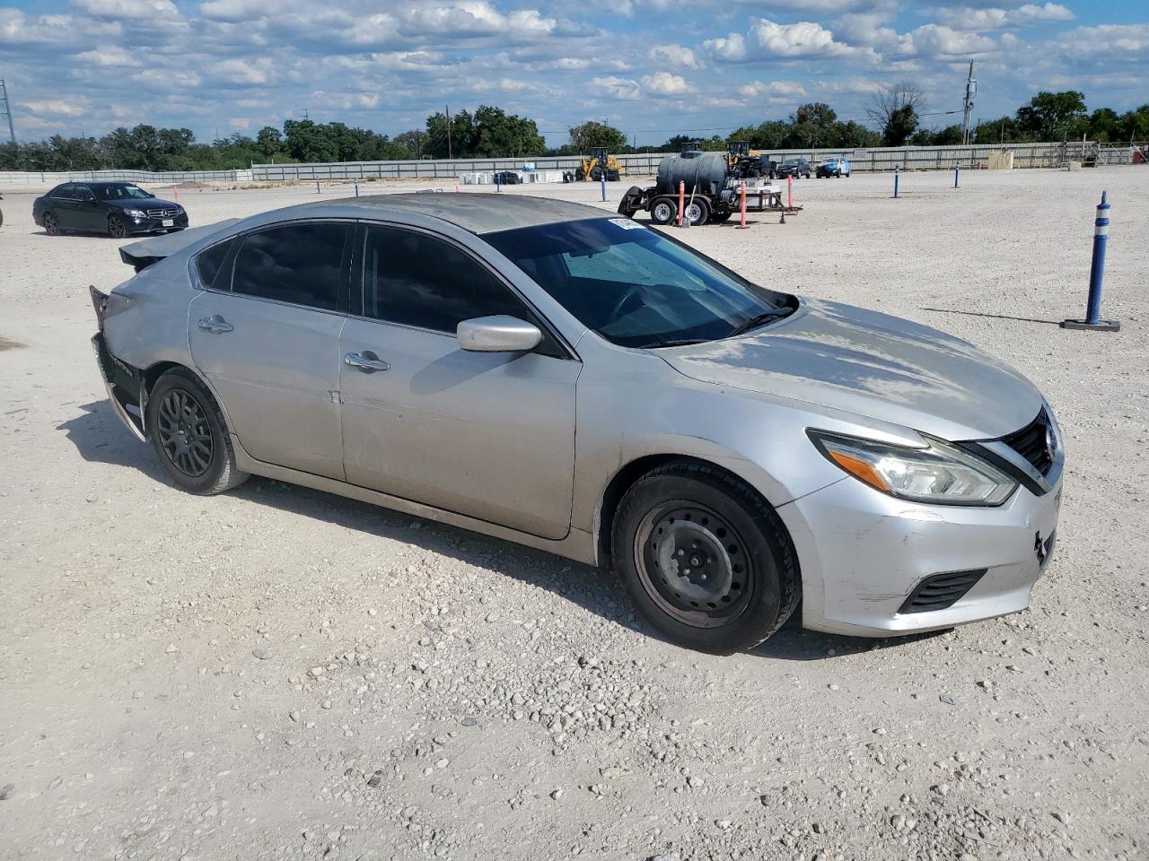 2017 Nissan Altima 2.5 - Image 4