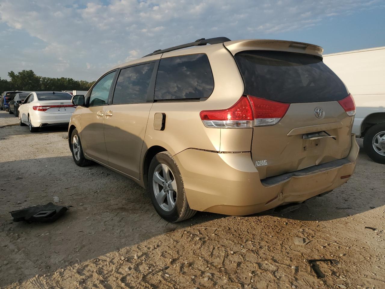 2012 Toyota Sienna Le - Фото 2