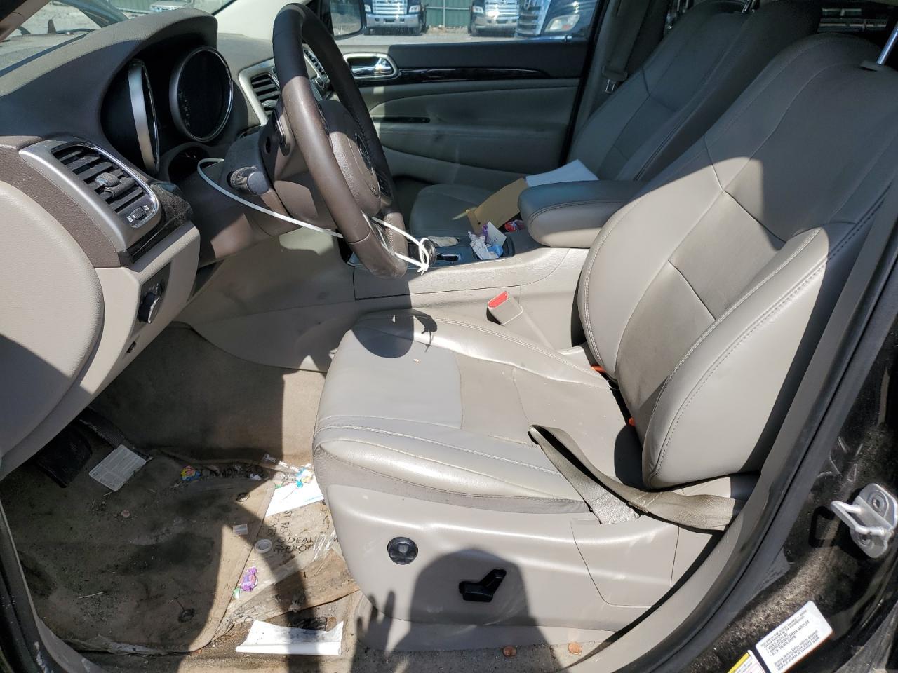 2011 Jeep Grand Cherokee Laredo - Image 7