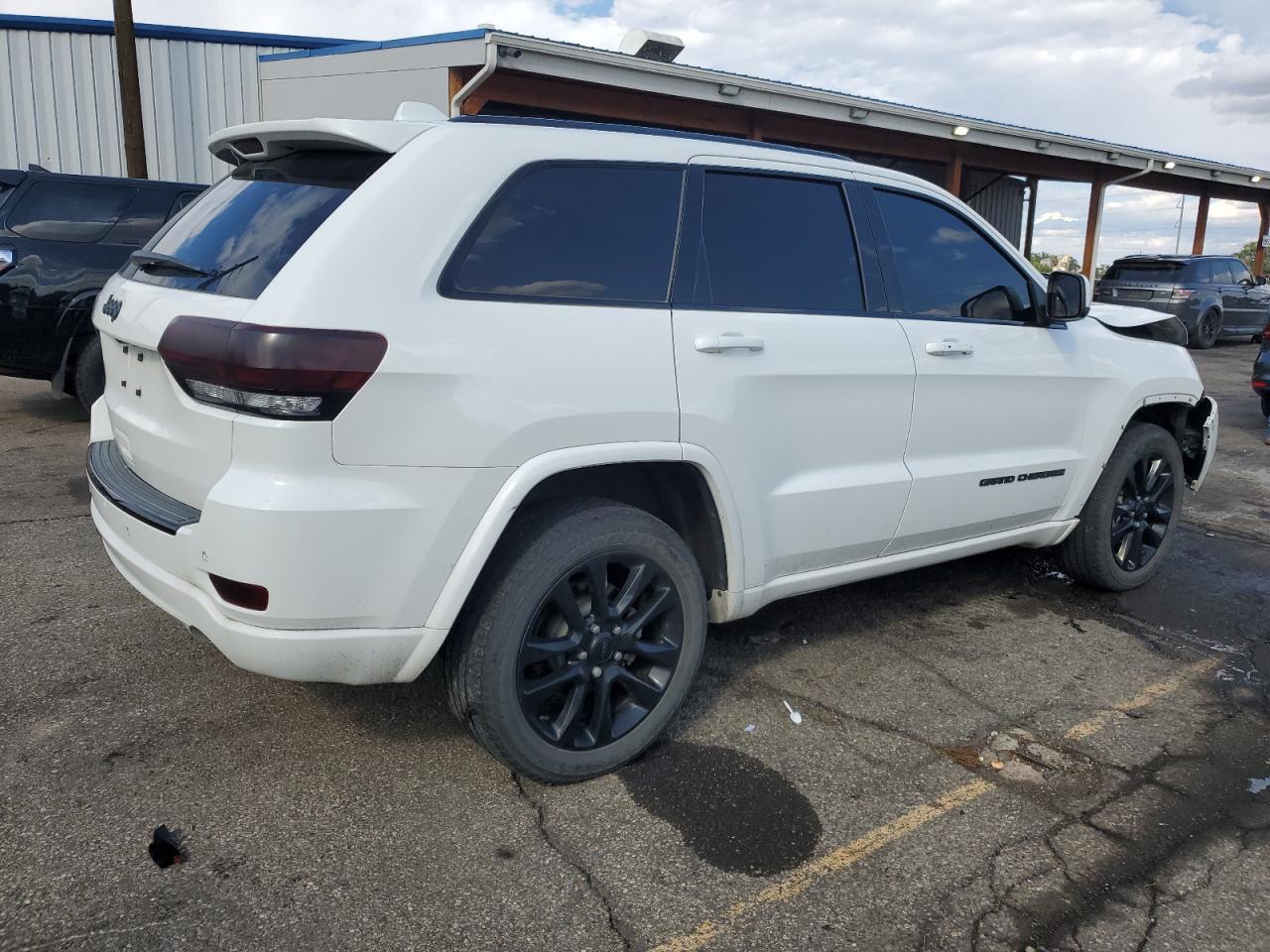 2018 Jeep Grand Cherokee Laredo - Image 3