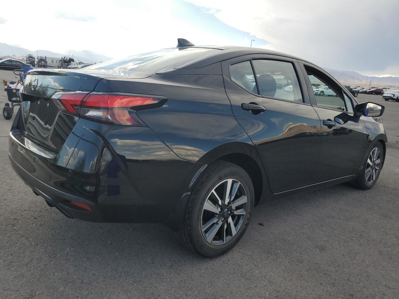 2025 Nissan Versa Sv - Image 3