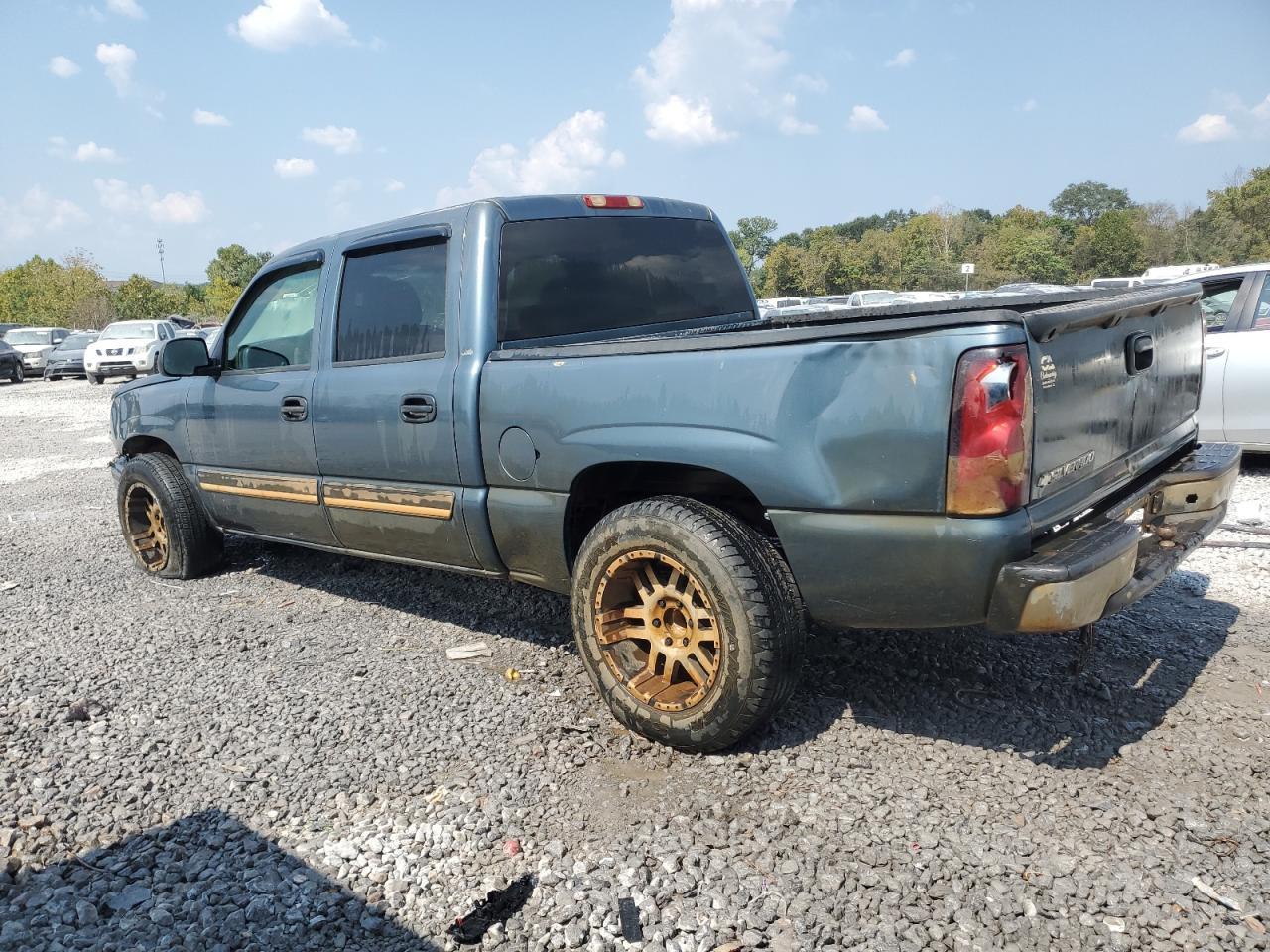 2006 Chevrolet Silverado - Image 2