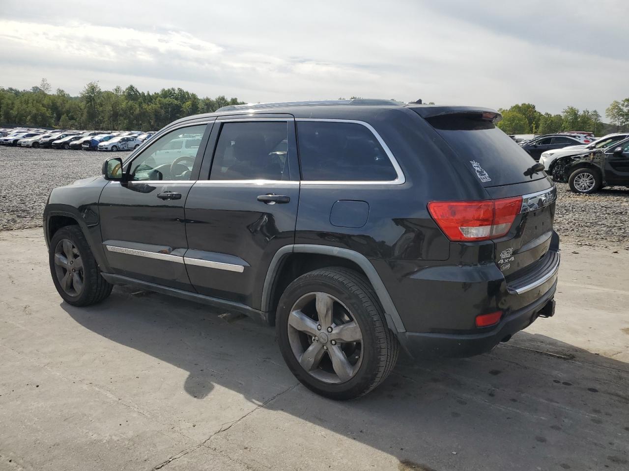 2011 Jeep Grand Cherokee Overland - Image 2