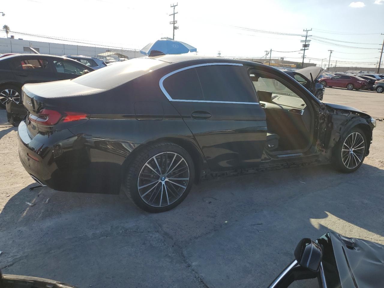2022 BMW 530E - Image 3