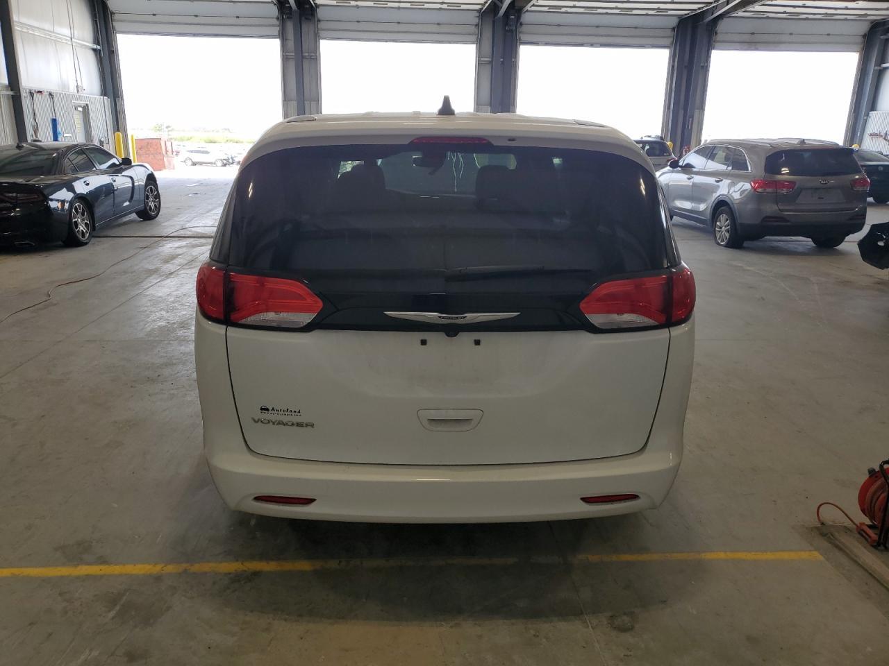 2023 Chrysler Voyager Lx - Фото 6
