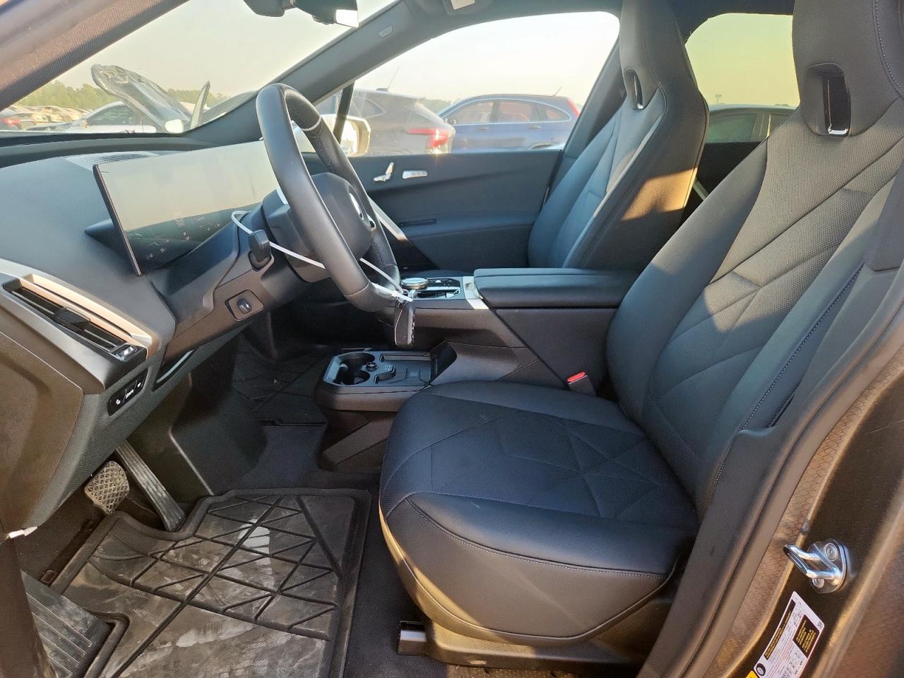 2025 BMW Ix xDrive50 - Image 7