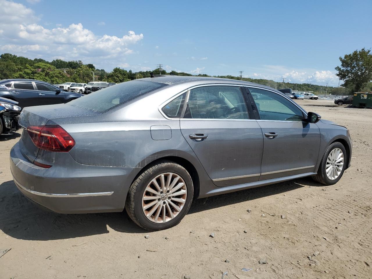 2017 Volkswagen Passat Se - Фото 3