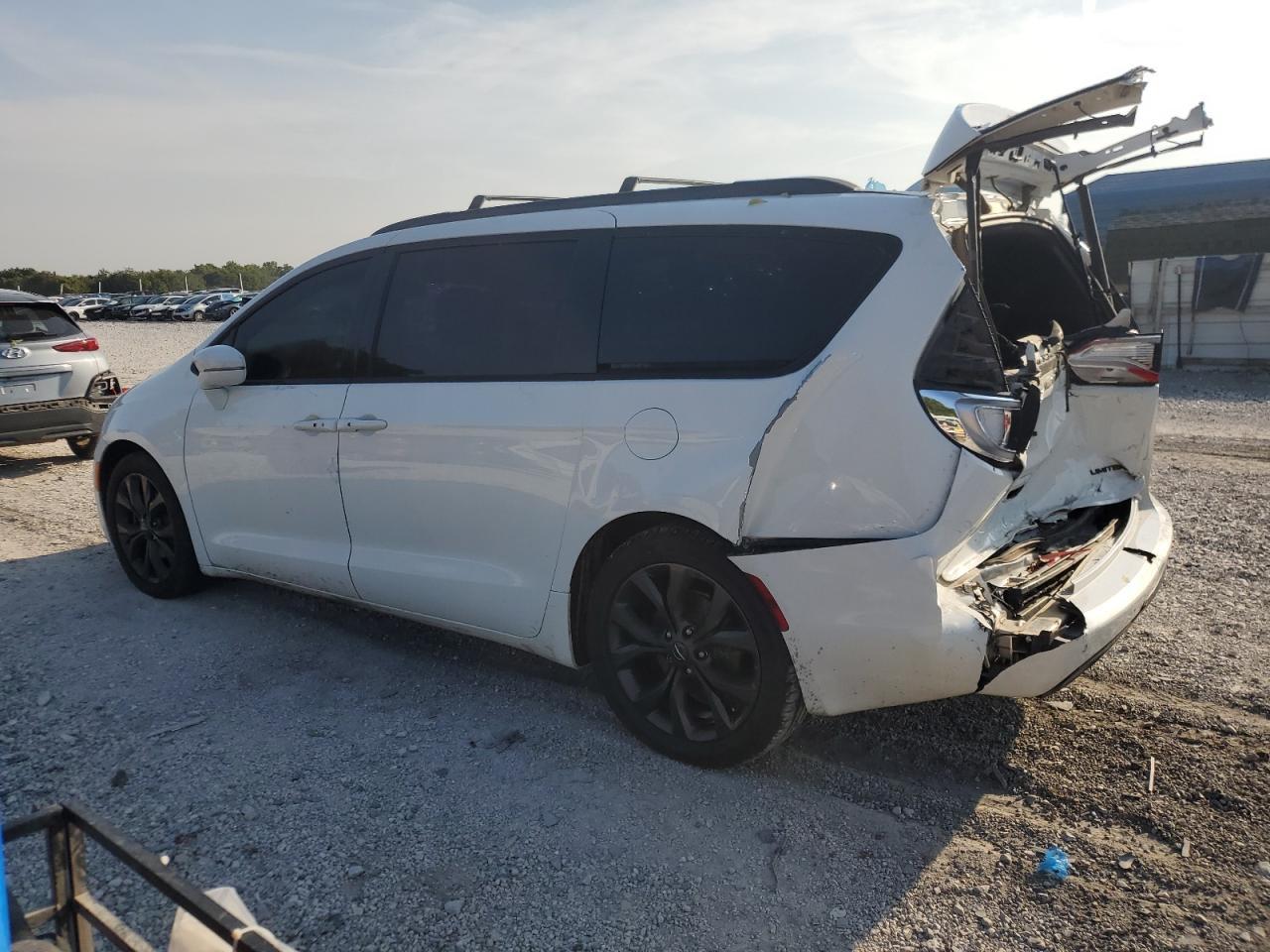 2018 Chrysler Pacifica Limited - Фото 2