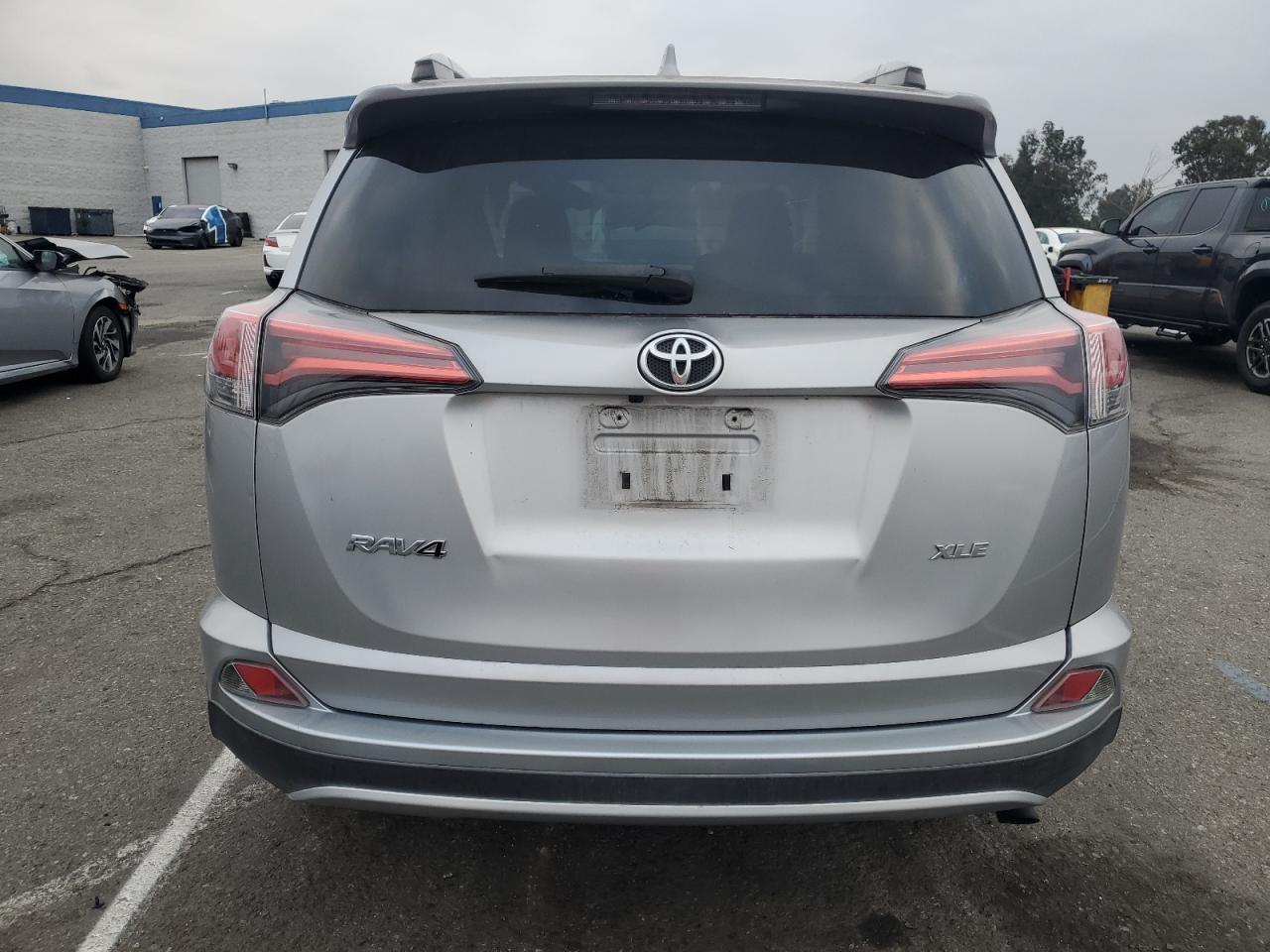 2016 Toyota Rav4 Xle - Image 6