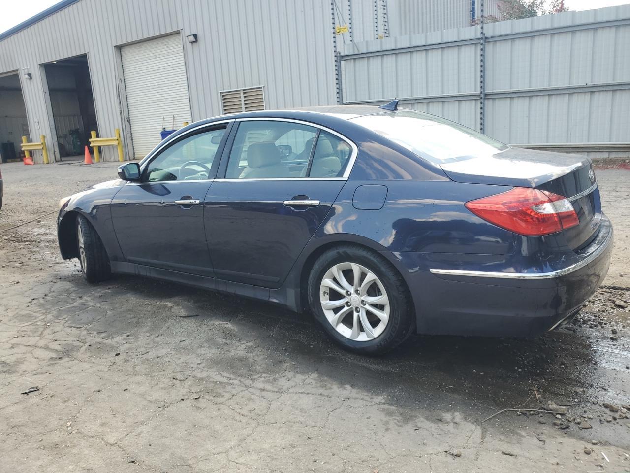 2012 Hyundai Genesis 3.8L - Фото 2