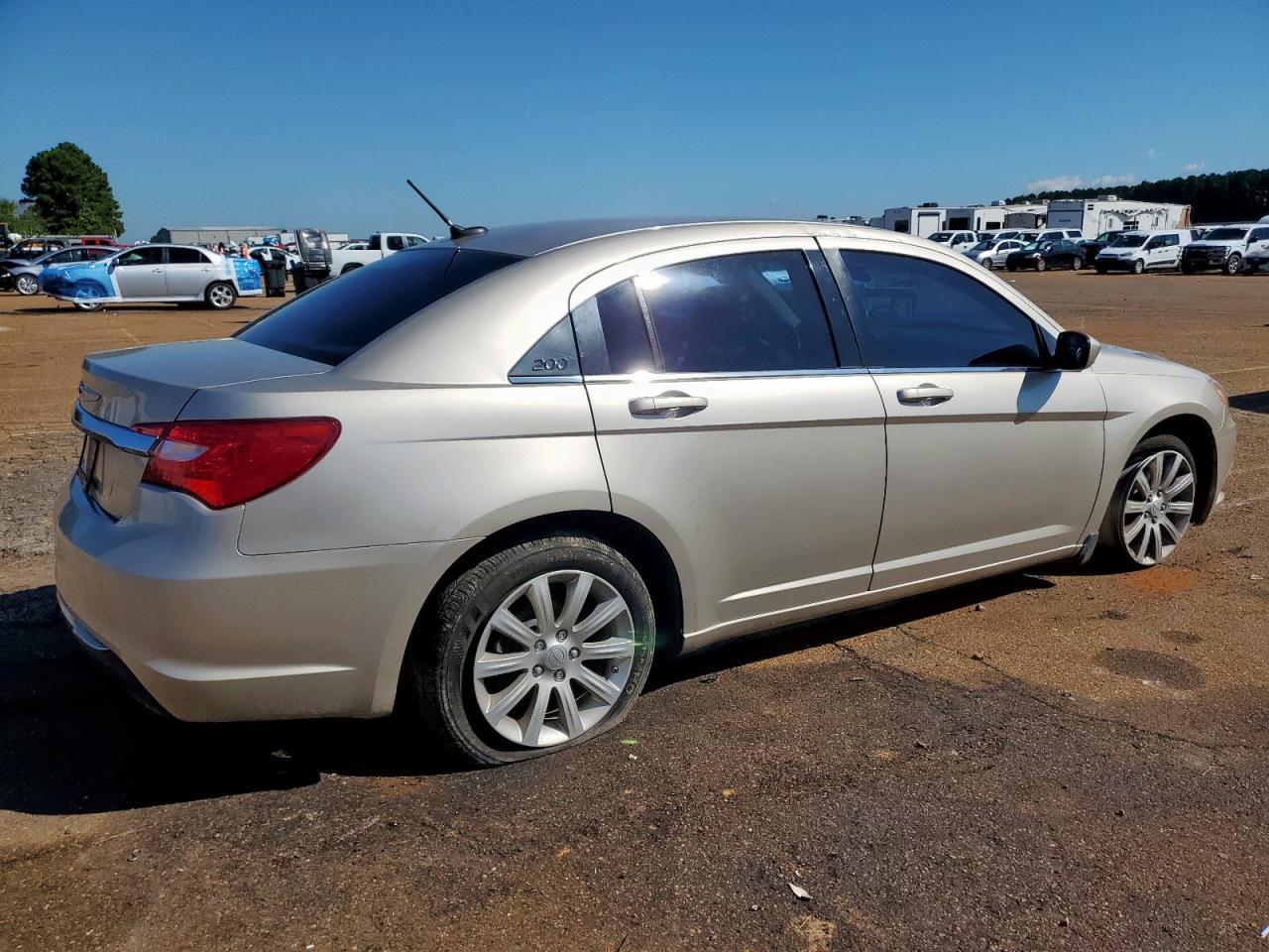 2014 Chrysler 200 Touring - Фото 3