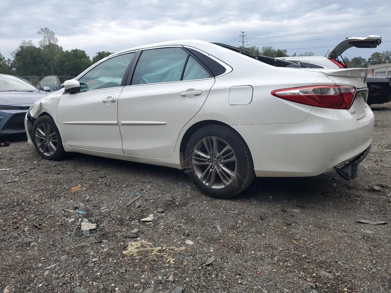 2015 Toyt Camry Le - Фото 2