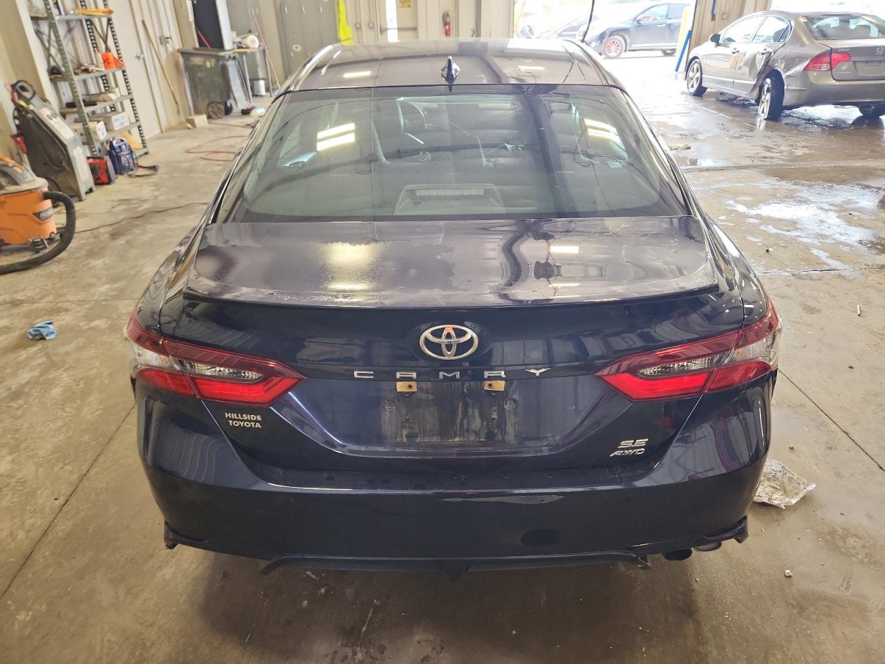 2022 Toyota Camry Se - Image 6