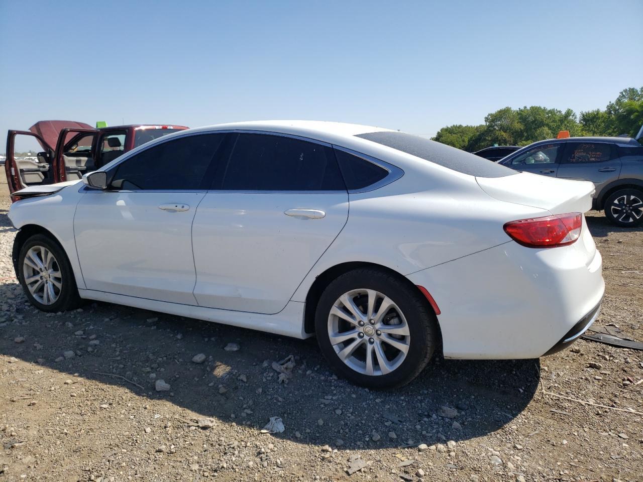2015 Chrysler 200 Limited - Фото 2