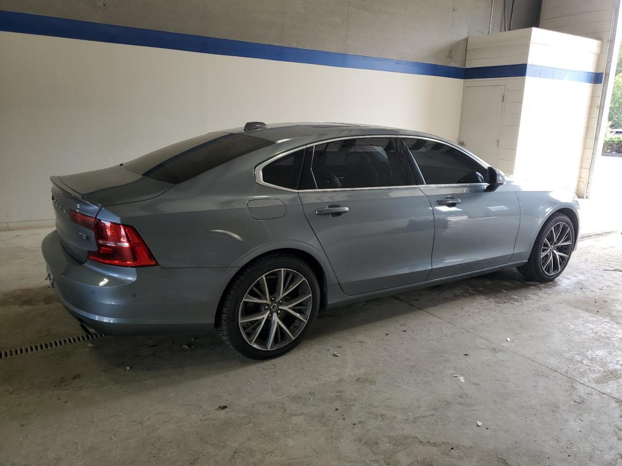 2018 Volvo S90 T5 Momentum - Image 5
