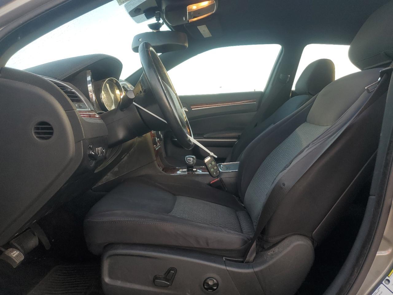 2012 Chrysler 300 - Фото 7