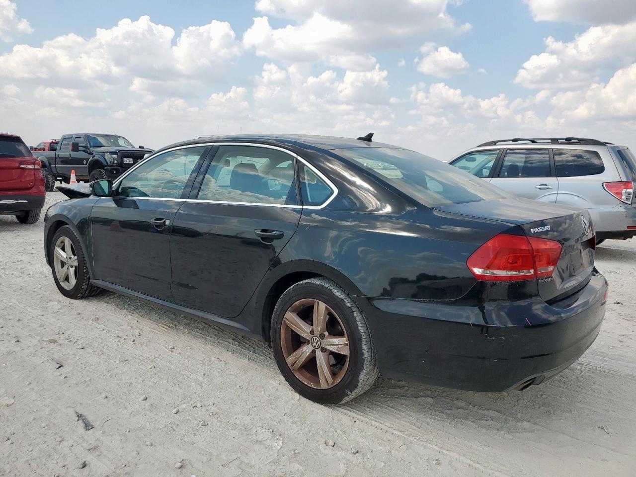 2013 Volkswagen Passat Se - Image 2