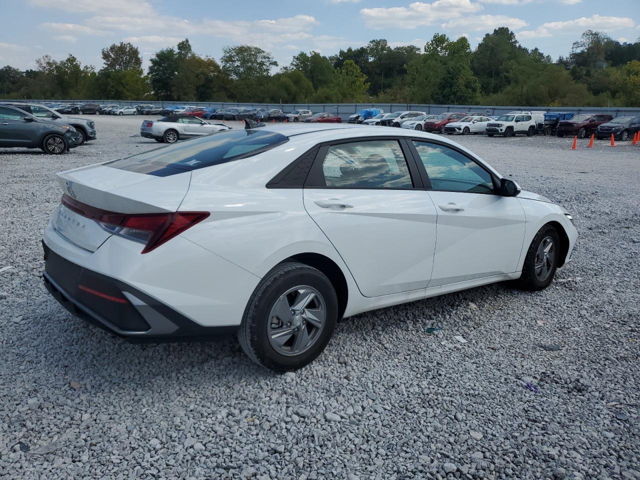 2024 Hyundai Elantra Se - Фото 3