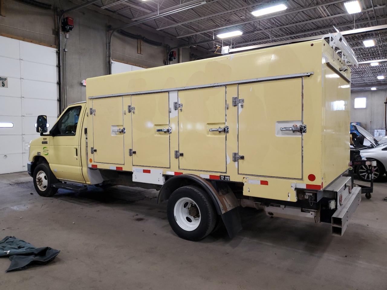 2018 Ford Econoline E450 Super Duty Cutaway Van - Фото 2