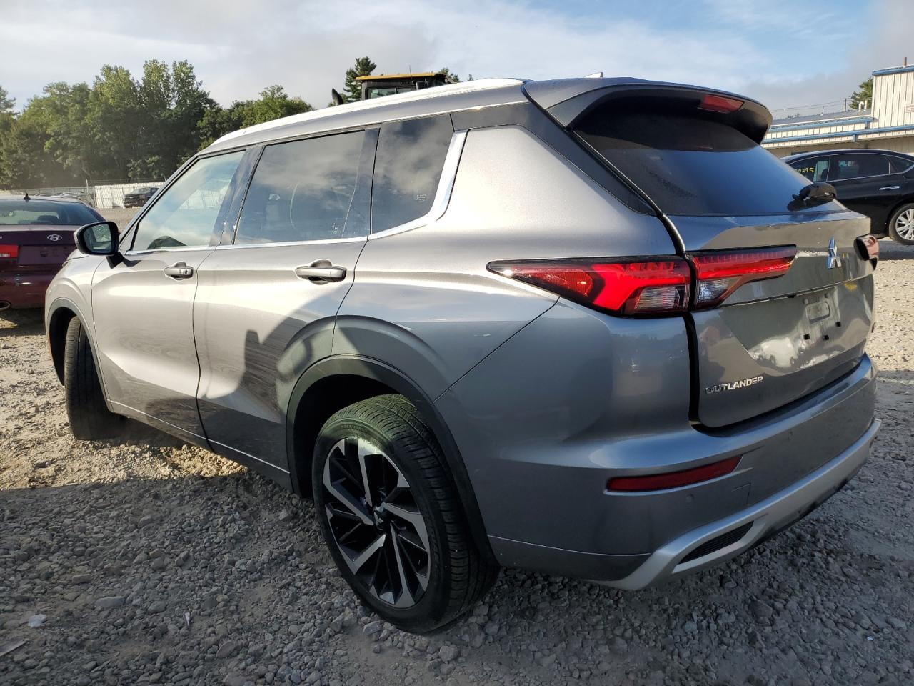 2022 Mitsubishi Outlander Sel - Image 2