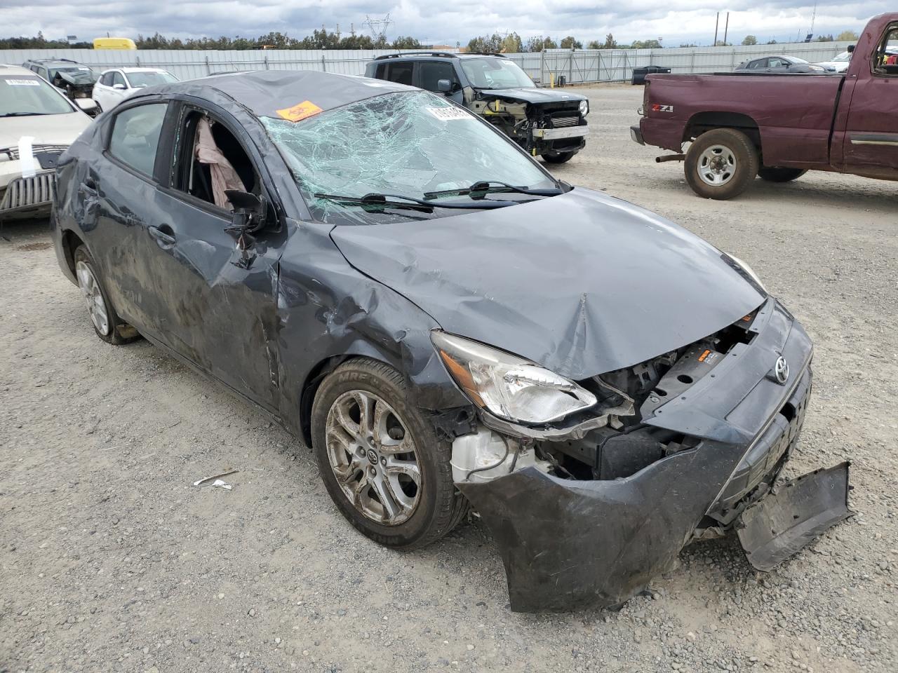 2017 Toyota Yaris Ia Base - Фото 4