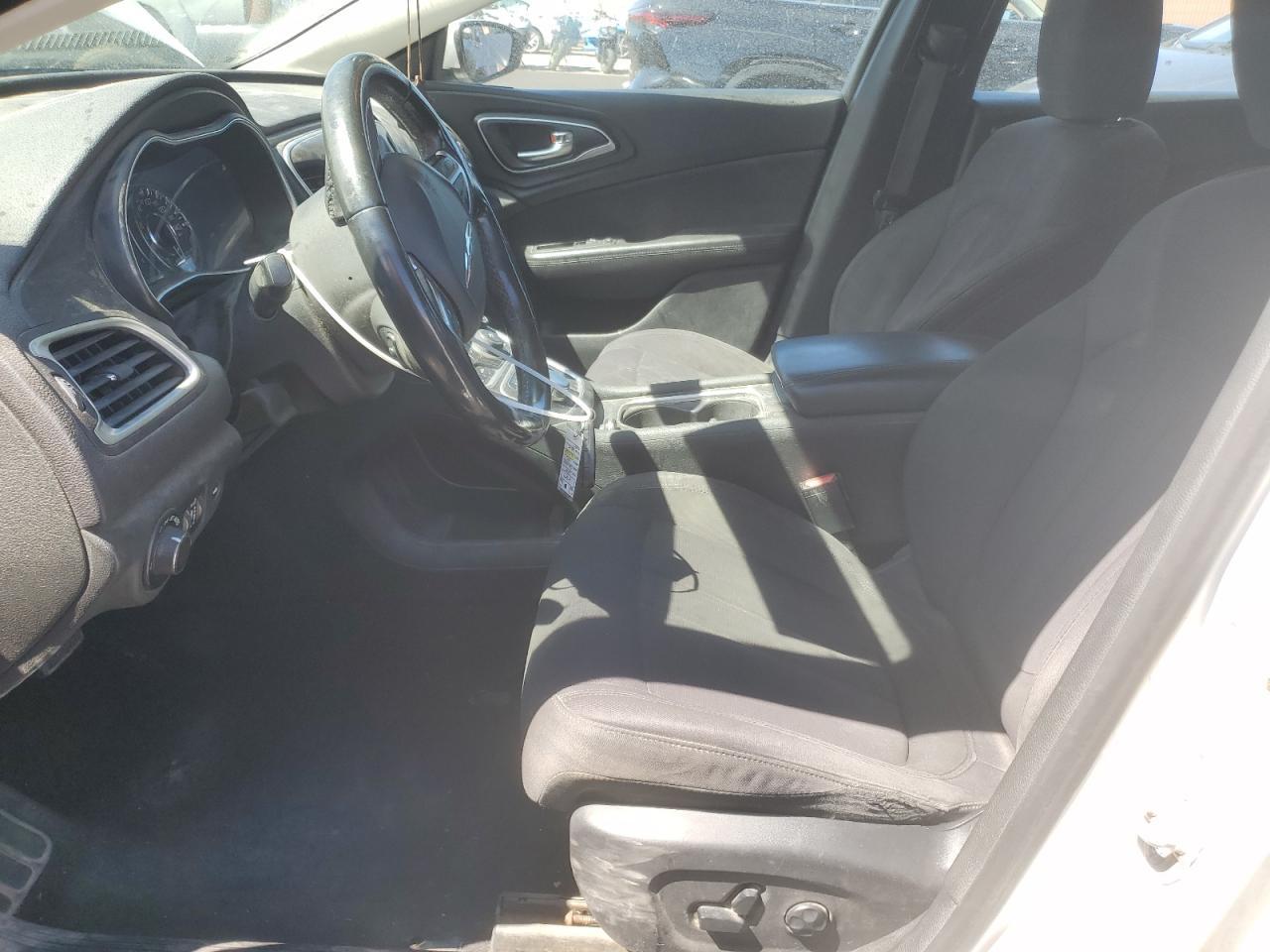 2015 Chrysler 200 Limited - Image 7