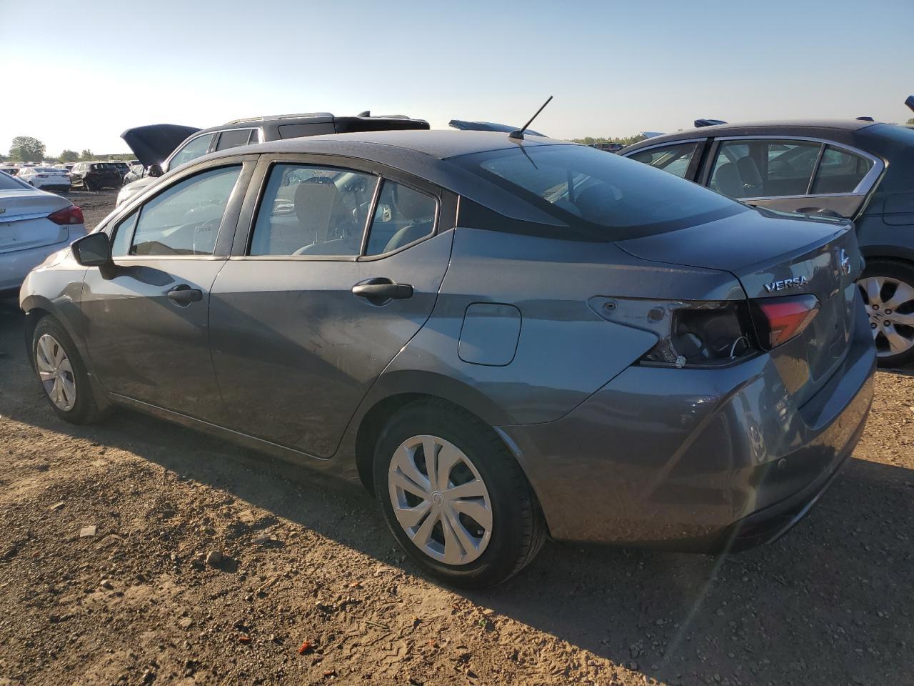 2020 Nissan Versa S - Фото 2