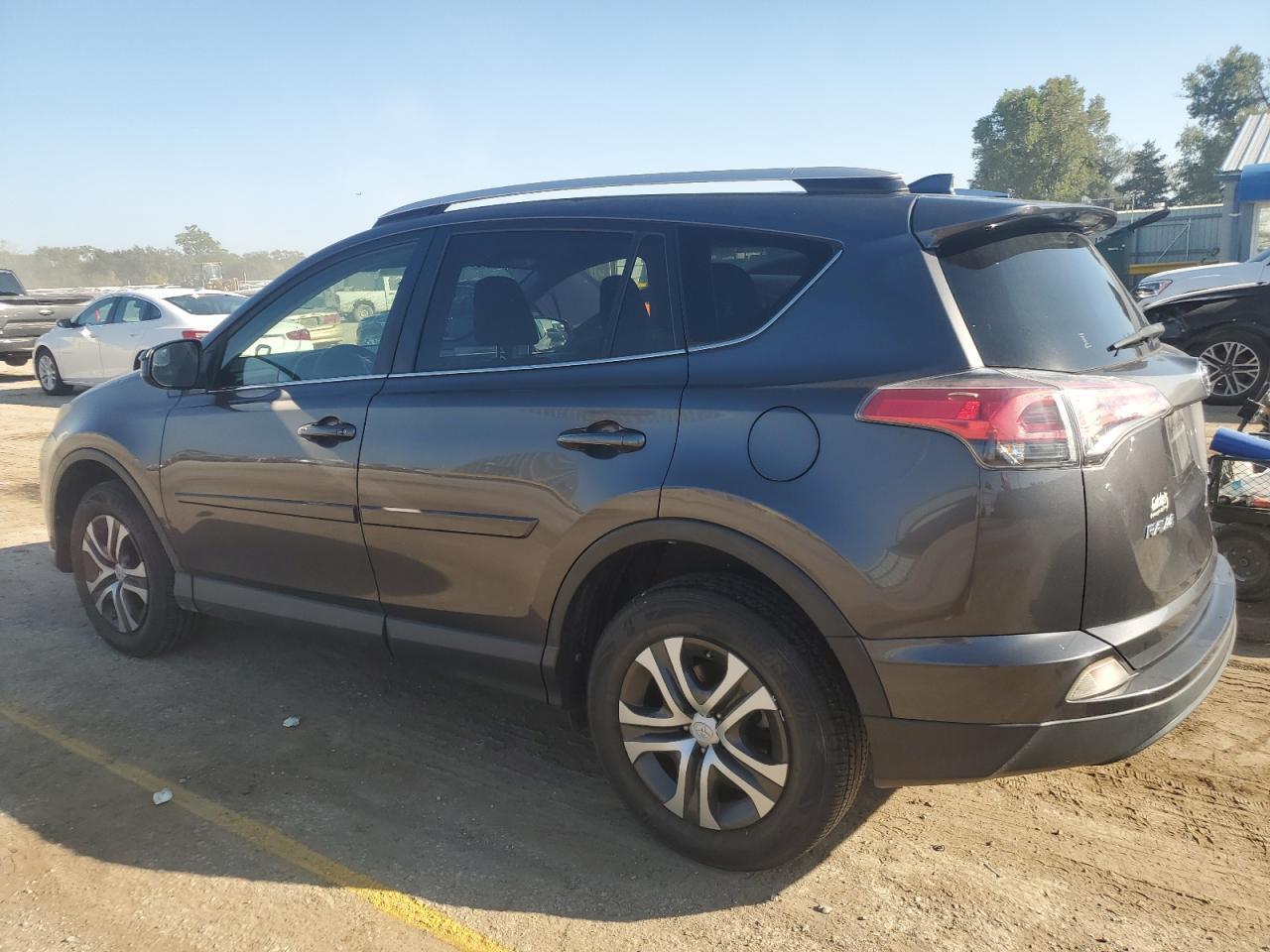 2016 Toyota Rav4 Le - Фото 2