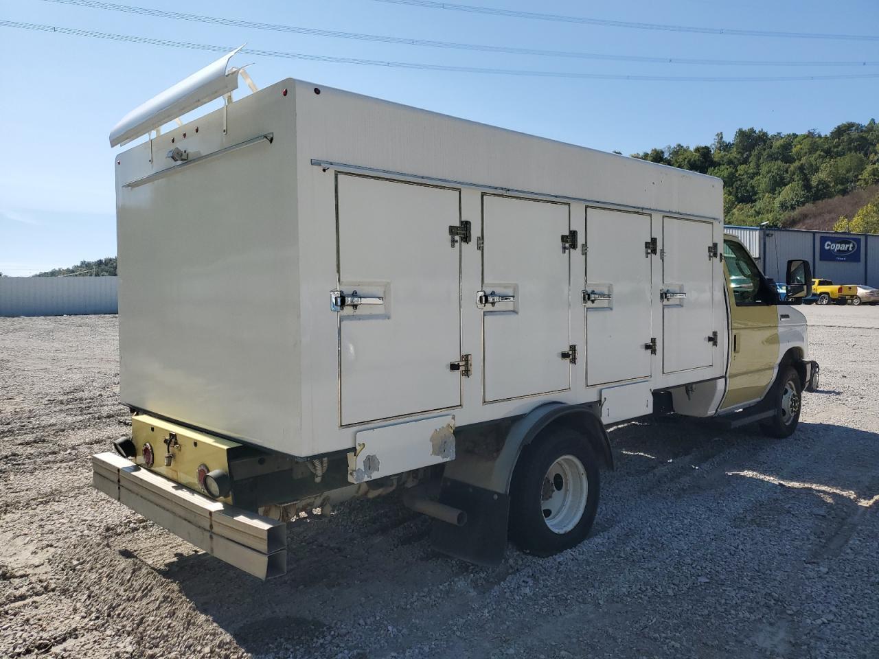 2019 Ford Econoline E450 Super Duty Cutaway Van - Image 3