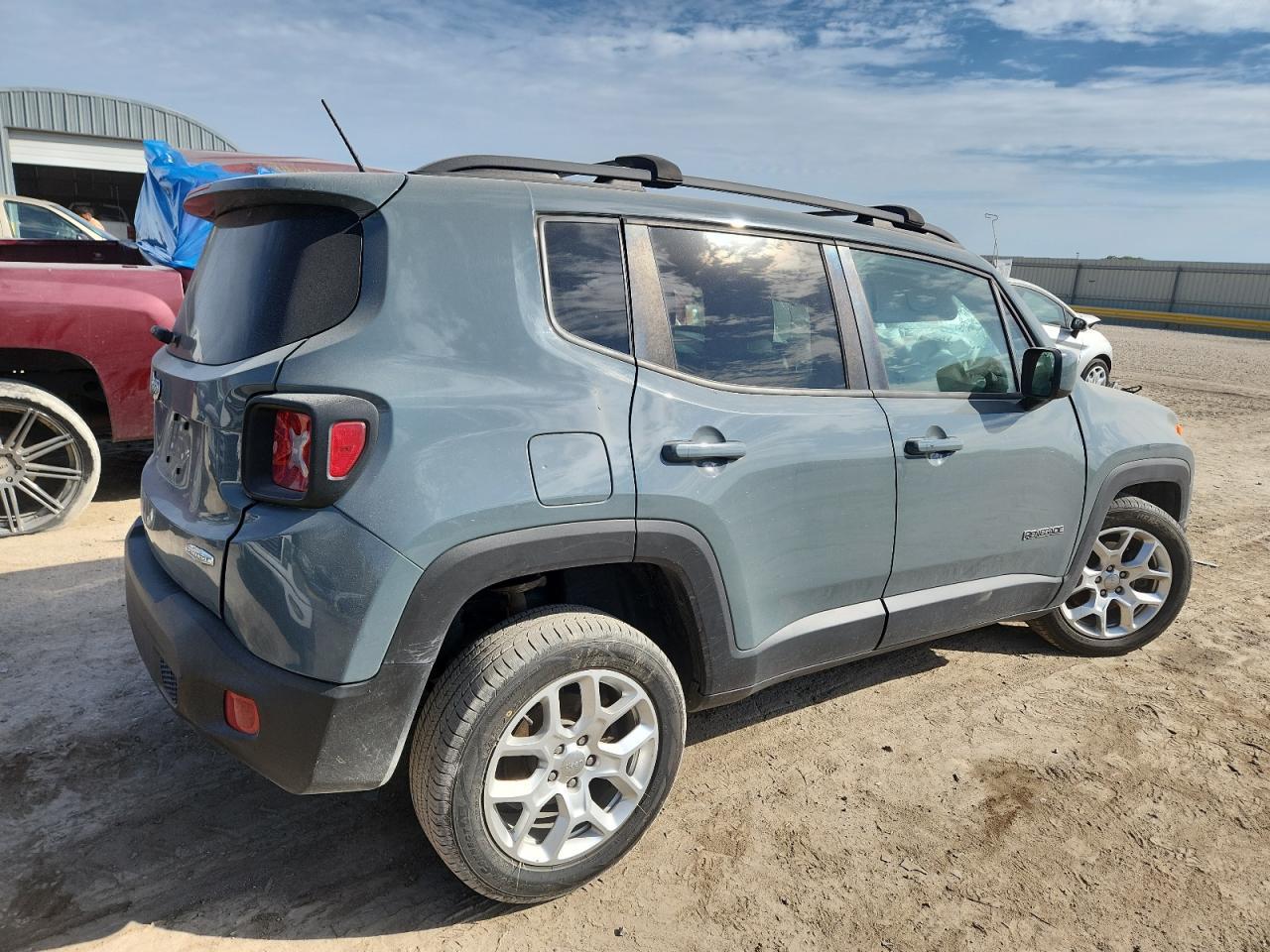 2017 Jeep Renegade Latitude - Image 3