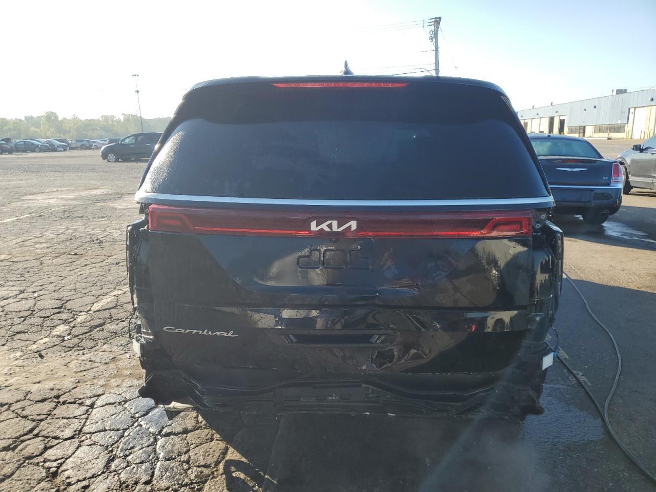 2022 Kia Carnival Lx - Image 6