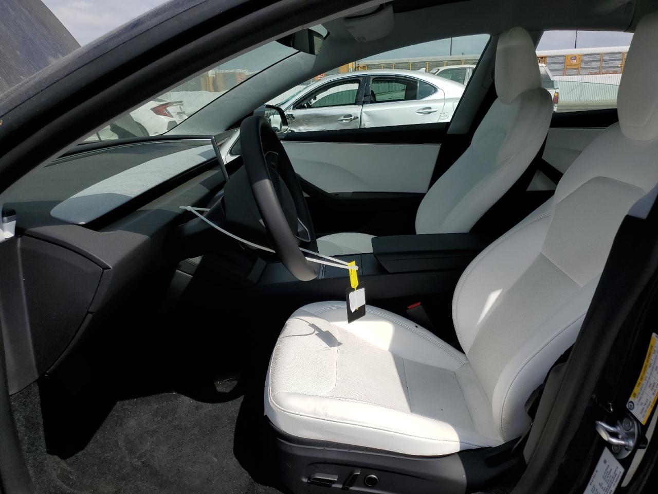 2025 Tesla Model 3 - Фото 7