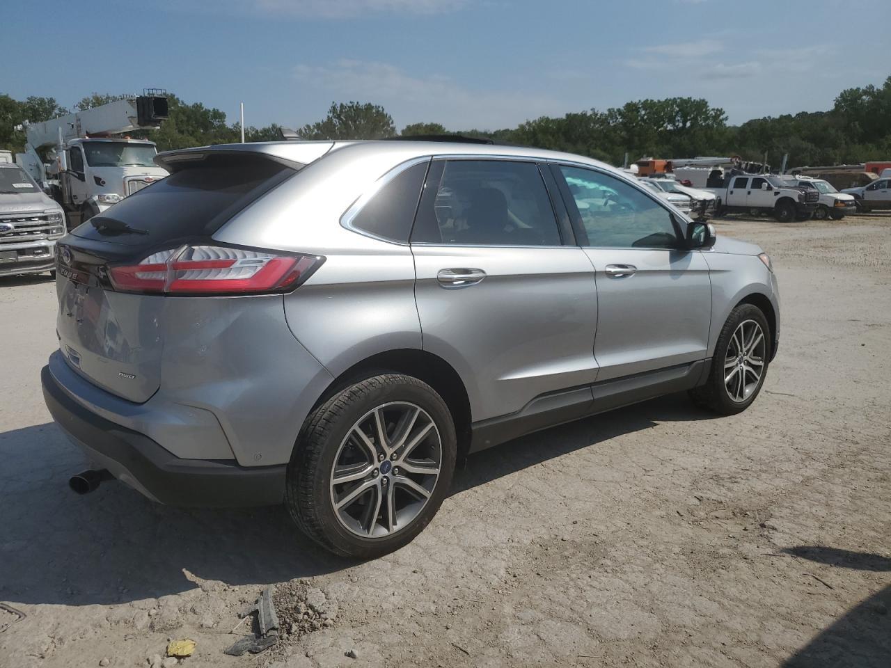 2021 Ford Edge Titanium - Image 3
