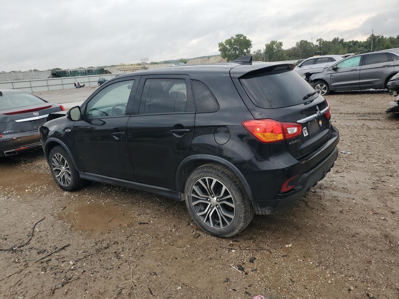 2019 Mitsubishi Outlander Sport Se - Фото 2