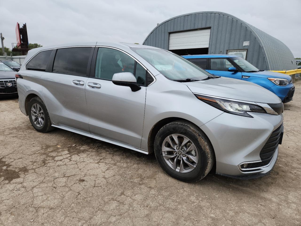 2022 Toyota Sienna Xle - Image 4