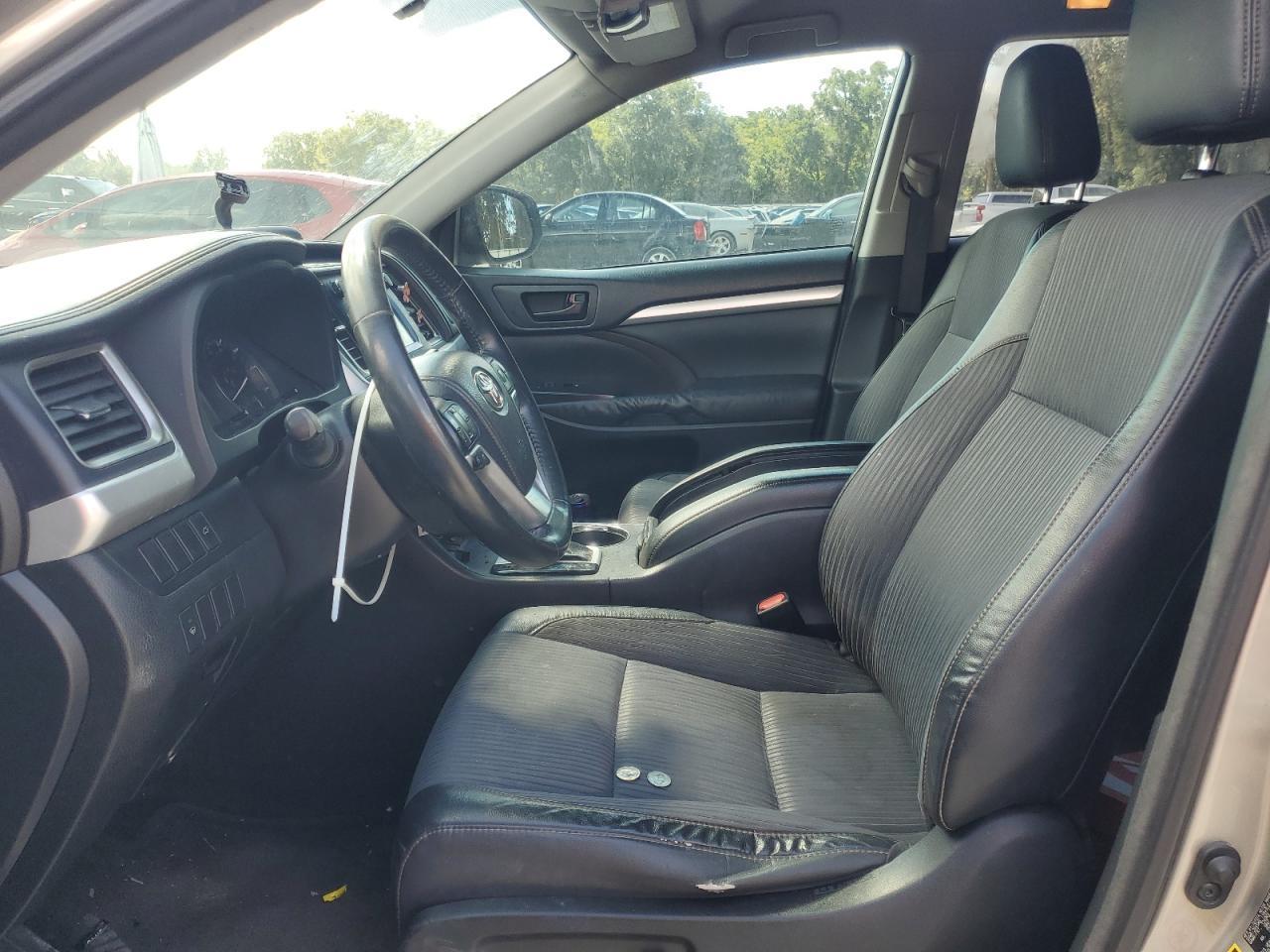 2014 Toyota Highlander Le - Image 7