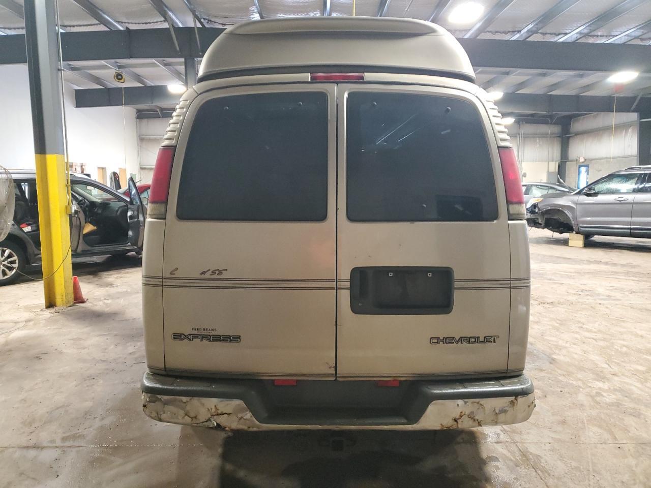 2002 Chevrolet Express G2500 - Фото 6