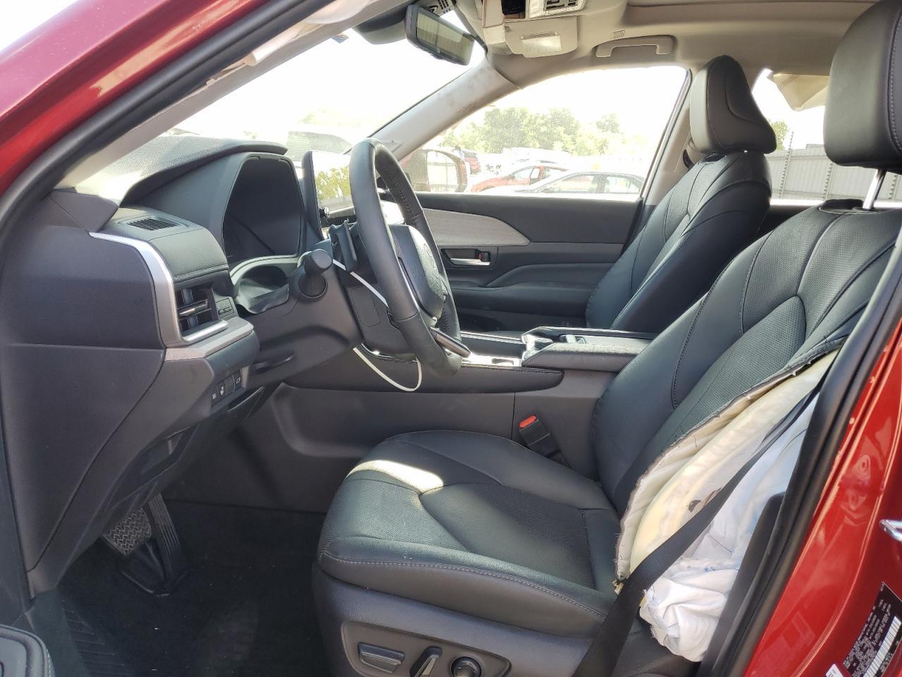 2025 Toyota Grand Highlander Le - Image 7