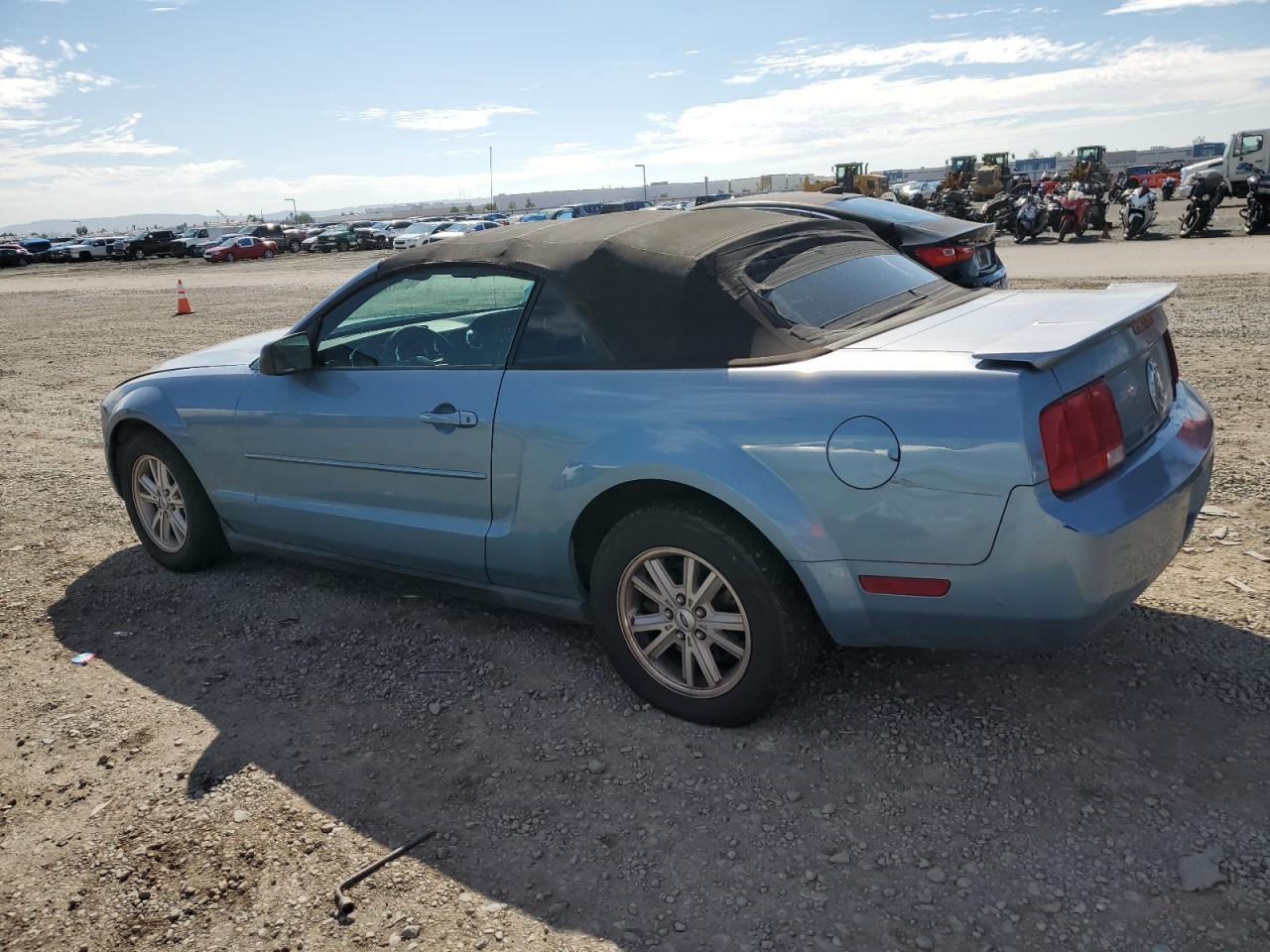 2007 Ford Mustang - Image 2