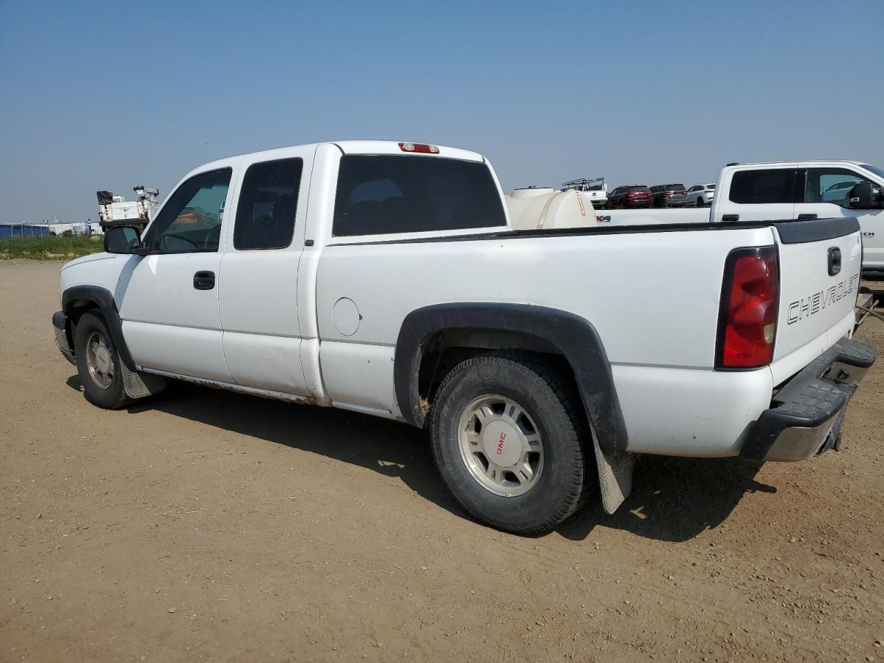 2004 Chevrolet Silverado C1500 - Image 2