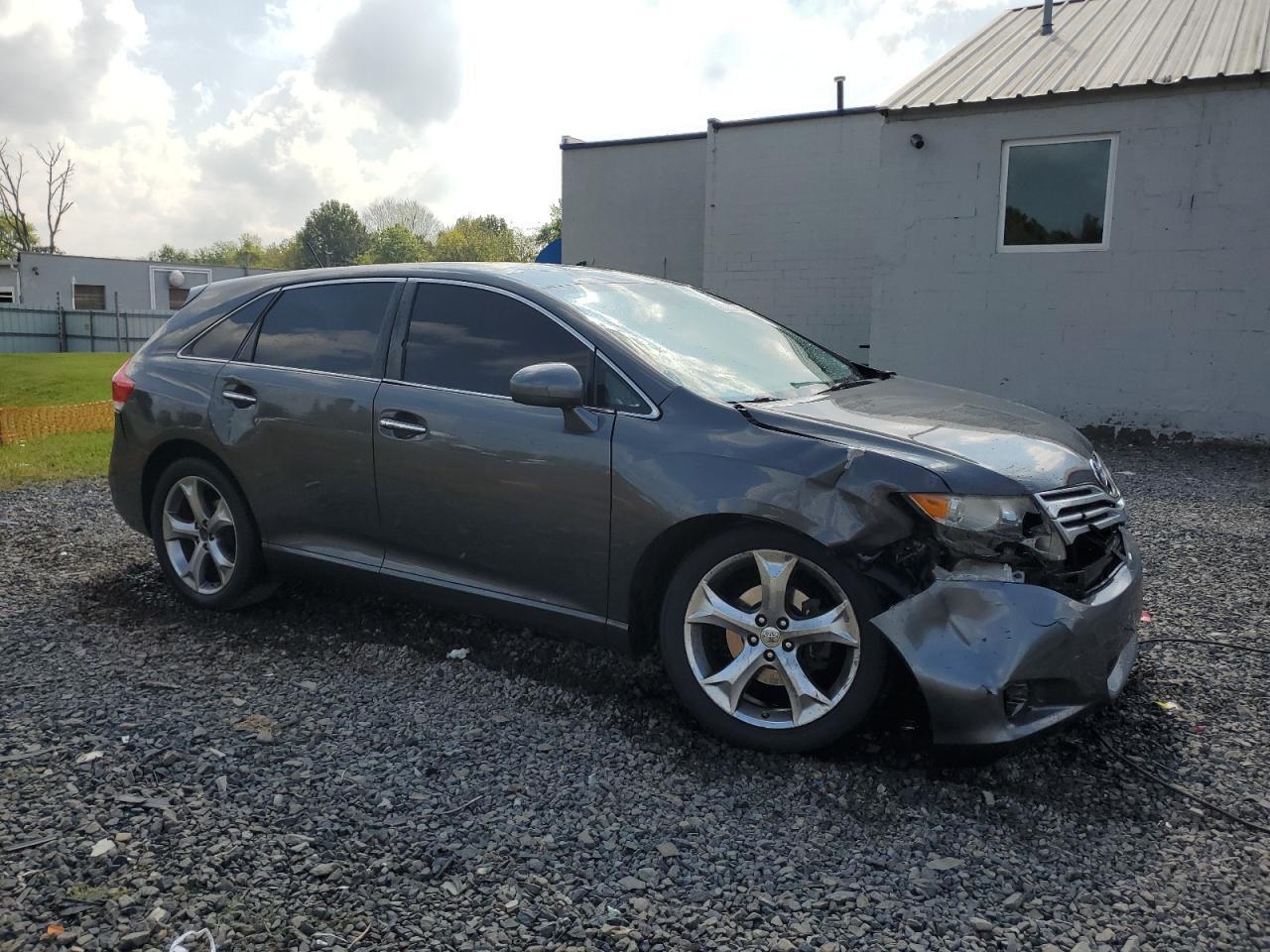 2012 Toyota Venza Le - Image 4