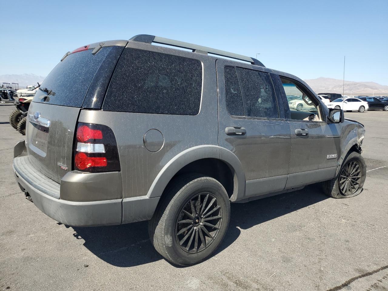2003 Ford Explorer Sport Trac - Фото 3