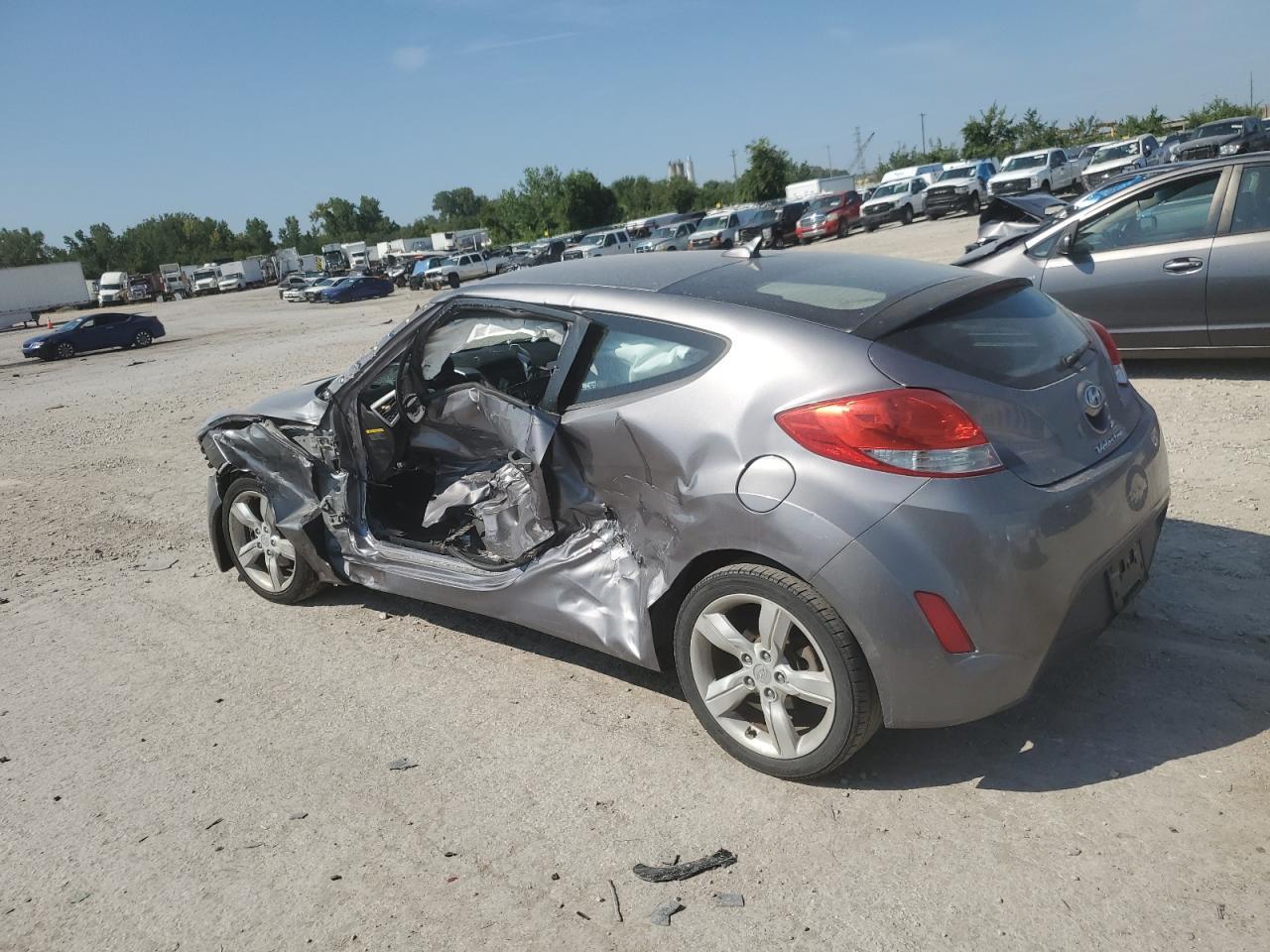 2014 Hyundai Veloster - Image 2