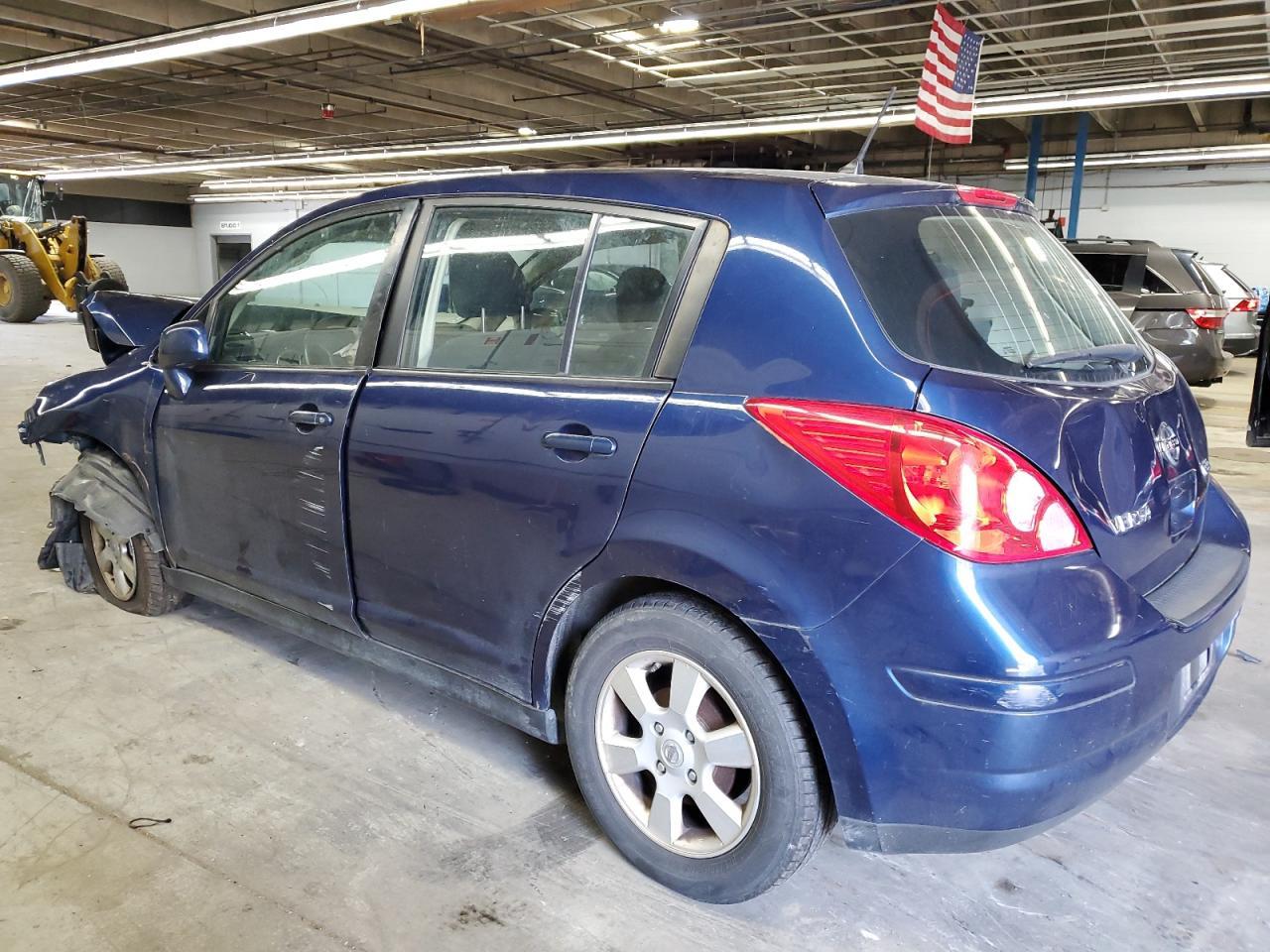 2012 Nissan Versa S - Фото 2