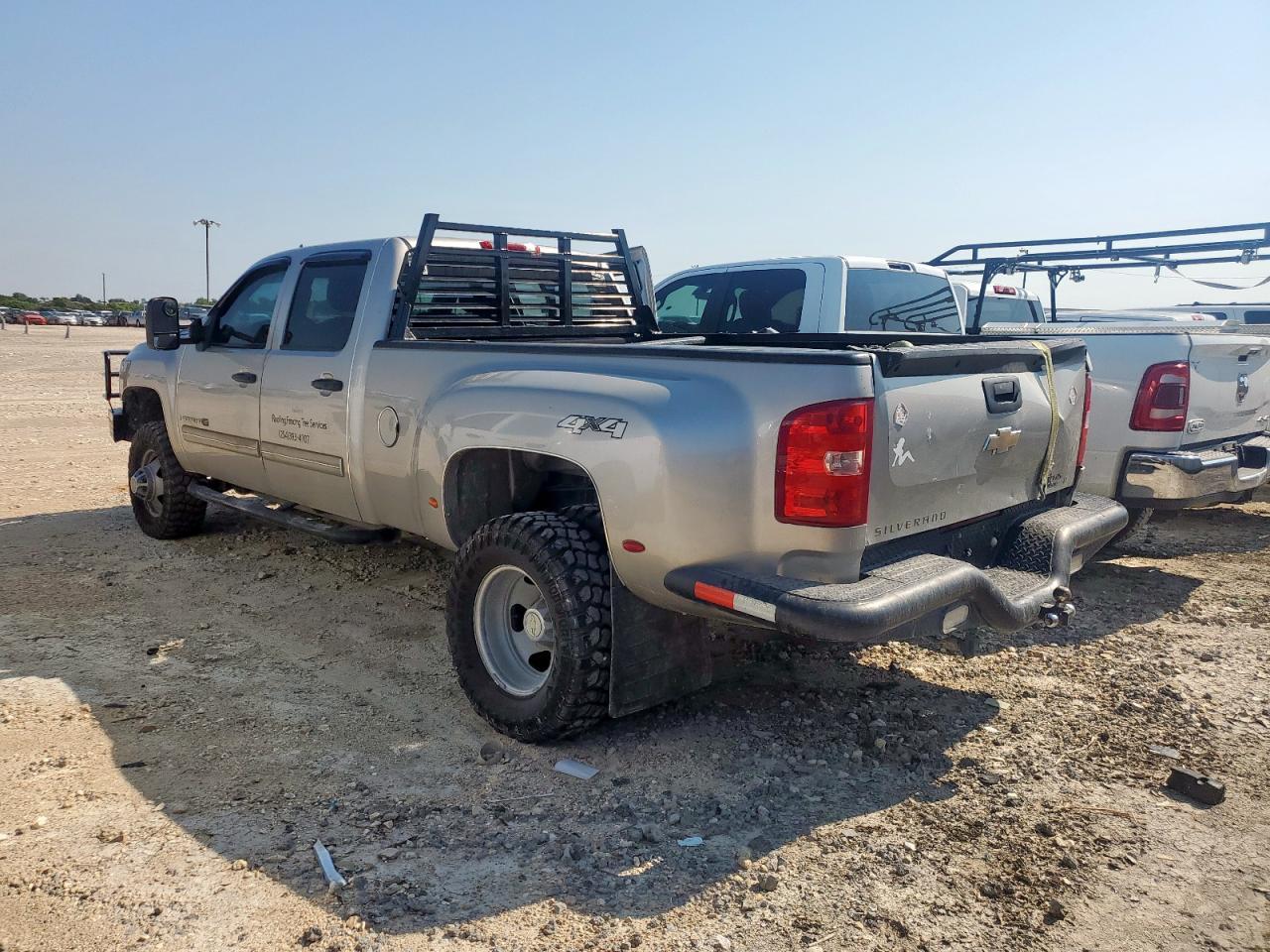2008 Chevrolet Silverado K3500 - Image 2