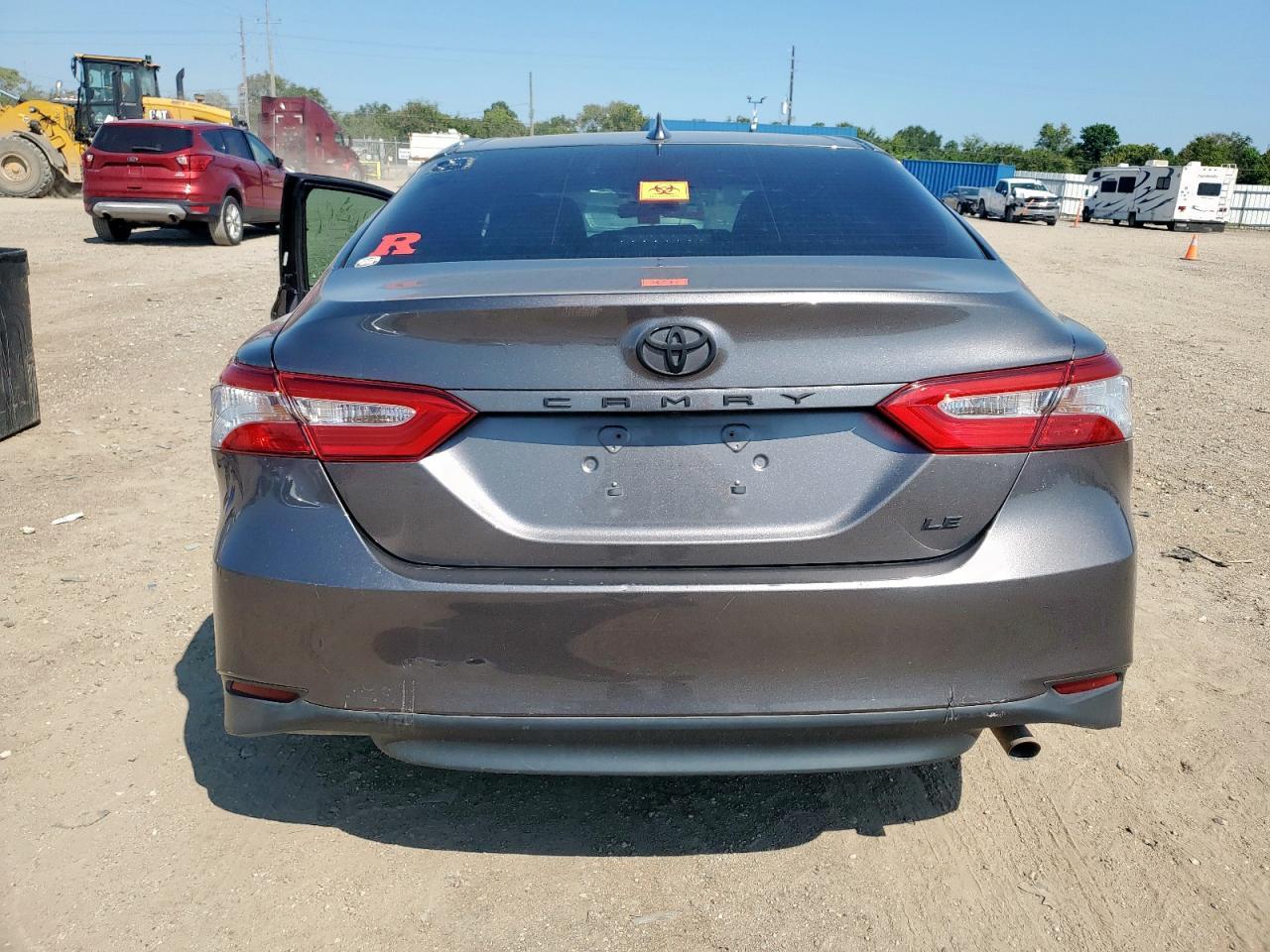 2020 Toyota Camry Le - Фото 6