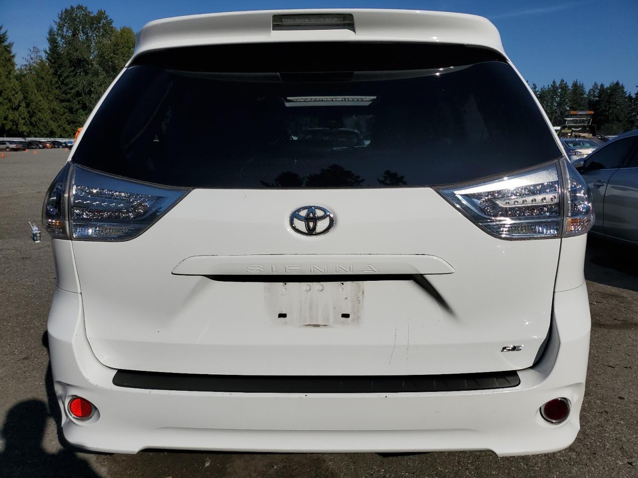 2016 Toyota Sienna Se - Image 6